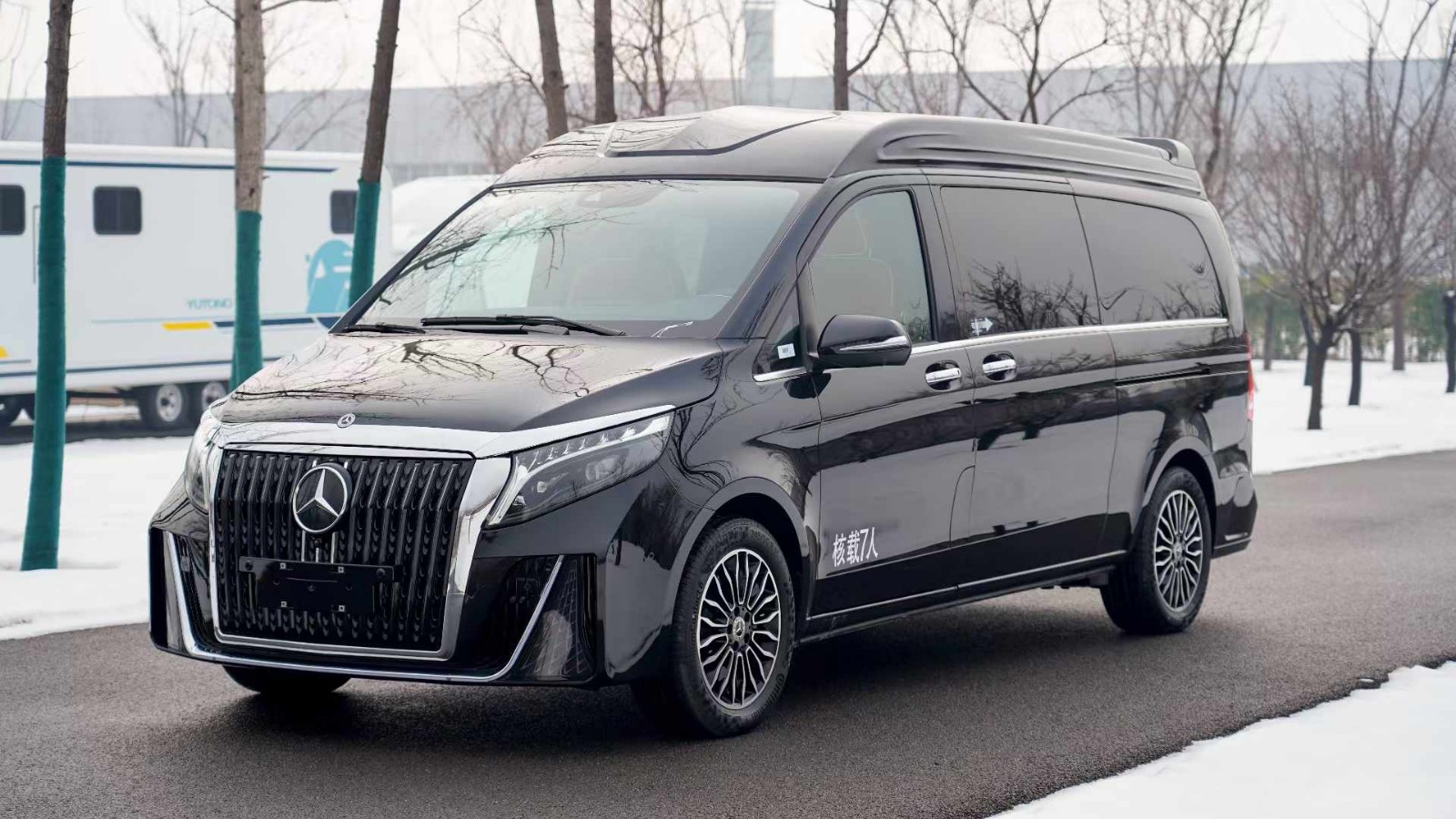 奔驰V级 全部在售 2024款 2022款 2021款 2020款 2018款 2017款新款奔驰V260L高顶七座锦绣山河版 唯自然，真奢华 现车品鉴